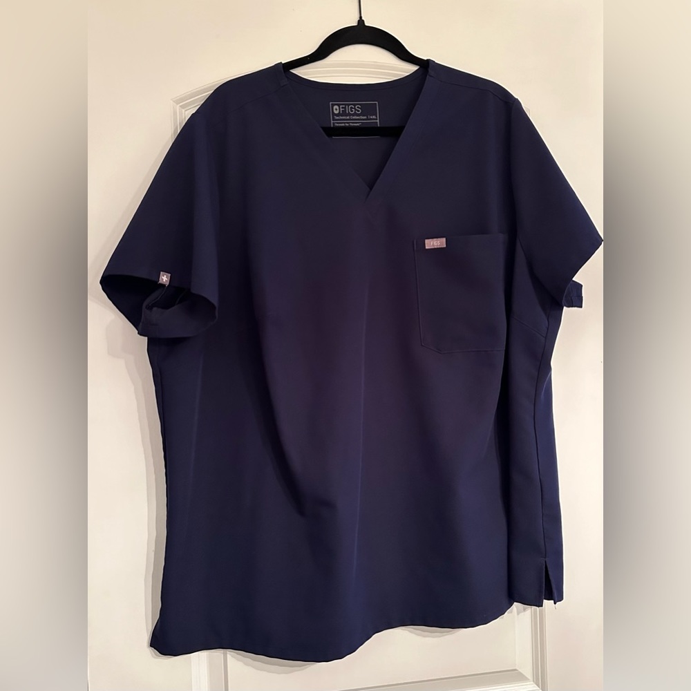 Figs scrub top